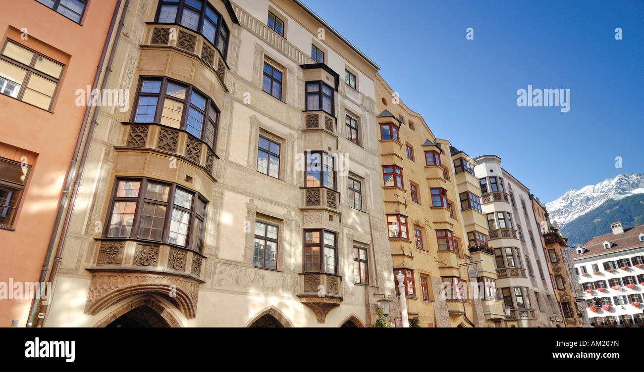 Straße von Häusern, Herzog-Friedrich-Straße, Innsbruck, Tirol, Österreich Stockfoto