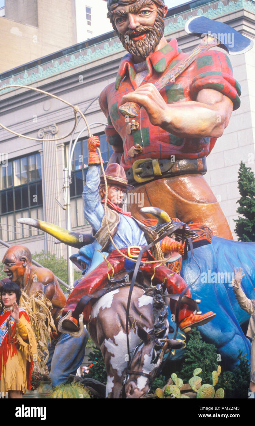 Parade Float mit Cowboy auf bucking Bronco und Paul Bunyan Zeichen in Macy s Thanksgiving Day Parade New York City New York Stockfoto