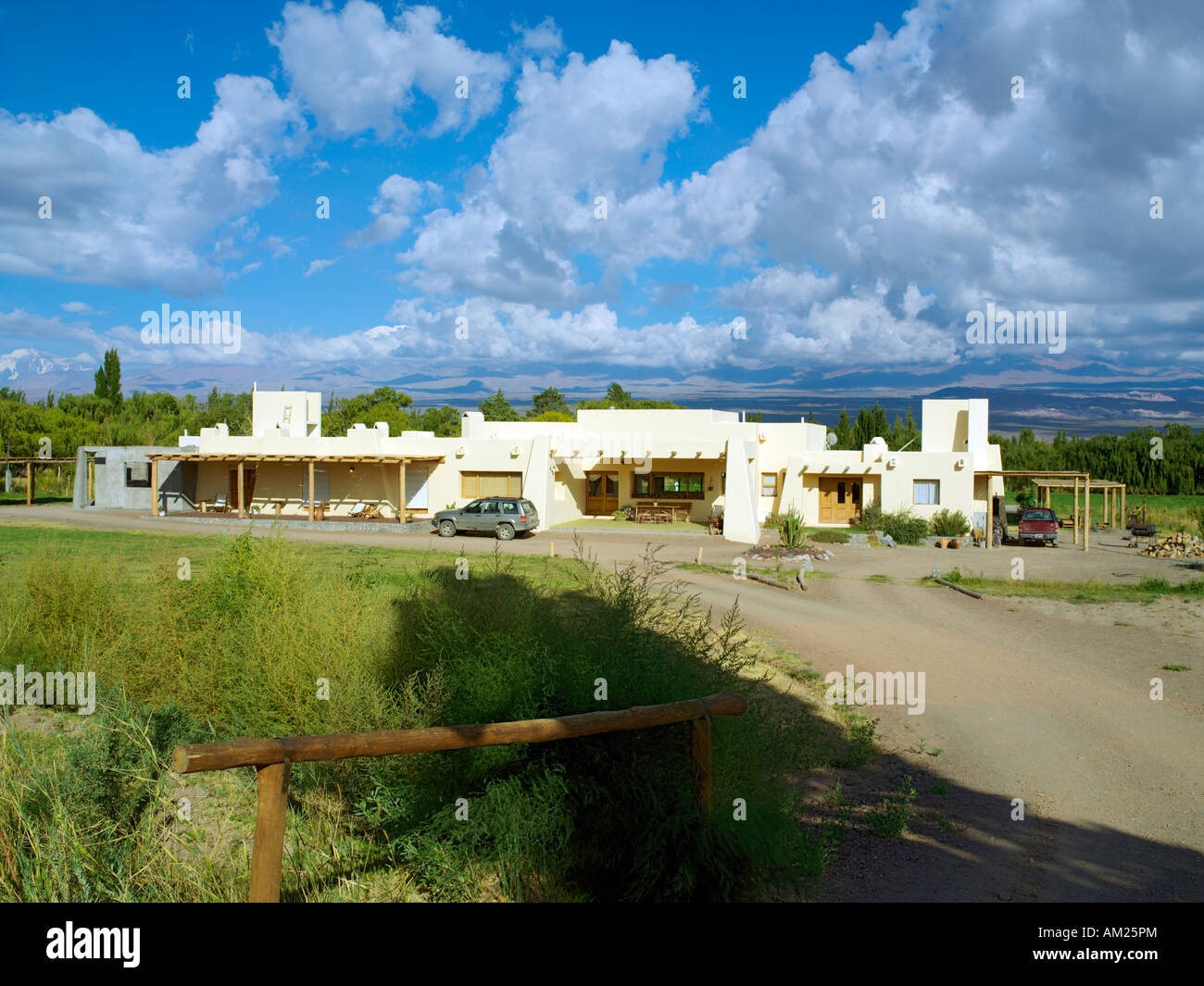 Ein Adobe Inn Stil Hotel Barreal im Calingasta Tal Stockfoto