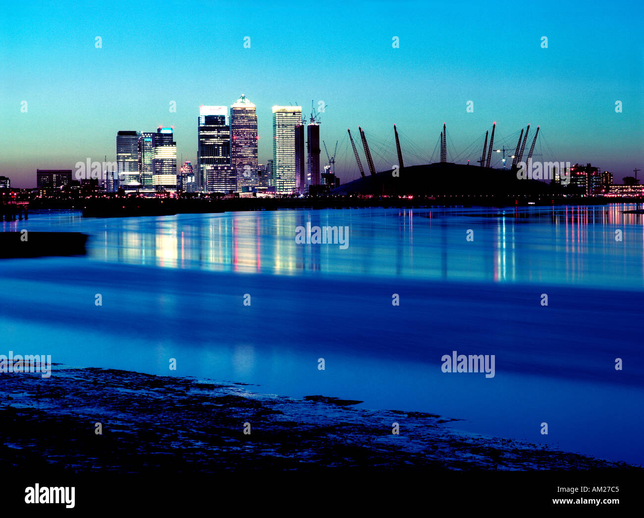 Canary wharf Insel der Hunde Nacht London River Thames England uk Stockfoto