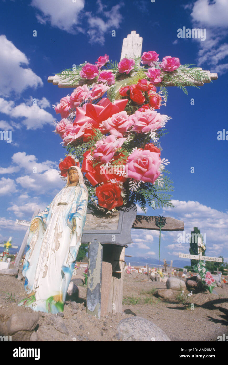 Ein Friedhof auf einem Indianer-Reservat in Santa Clara New Mexico Stockfoto