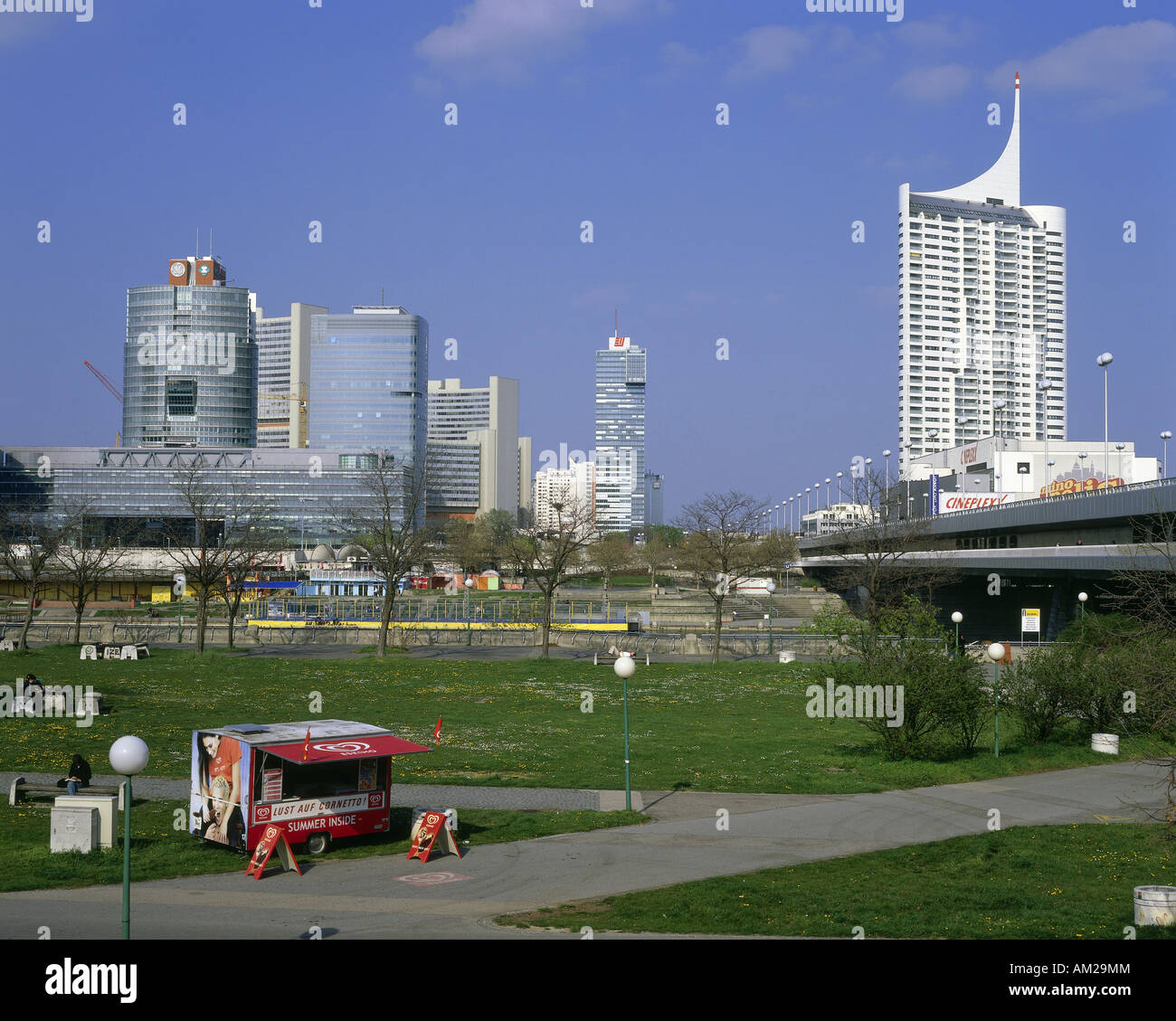 Geographie/Reisen, Österreich, Wien, Cityviews/Stadtansichten, Donaupark, mehrstöckiges Gebäude, Vienna International Center (UNO-City), Donau-City, Additional-Rights - Clearance-Info - Not-Available Stockfoto