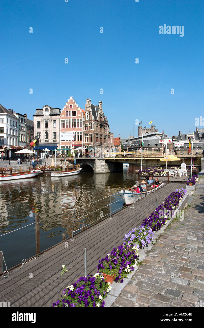 Ausflugsboote am Graslei Blick auf Korenlei im Zentrum Stadt, Gent, Belgien Stockfoto
