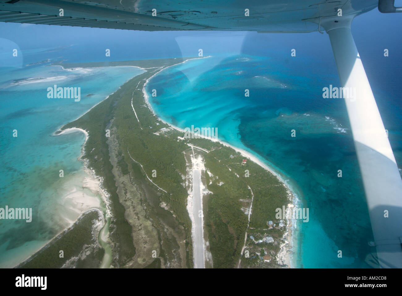 Luftaufnahme des Flugplatzes auf großen Whale Cay, Berry Islands, Bahamas, Karibik Stockfoto
