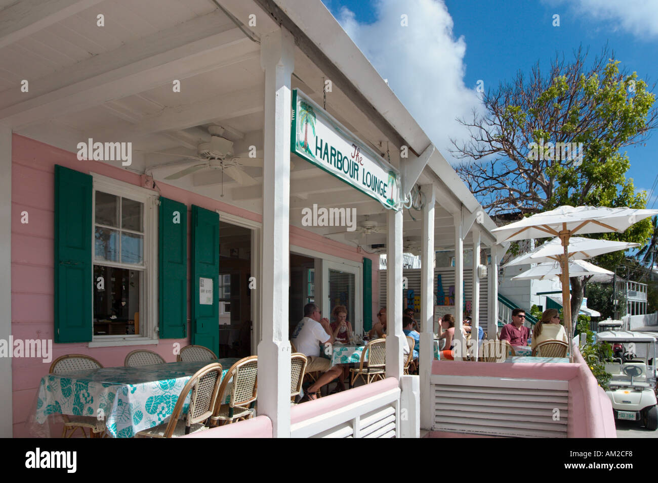 Hafen-Lounge in Dunmore Town, Harbour Island, Bahamas, West Indies, Karibik Stockfoto