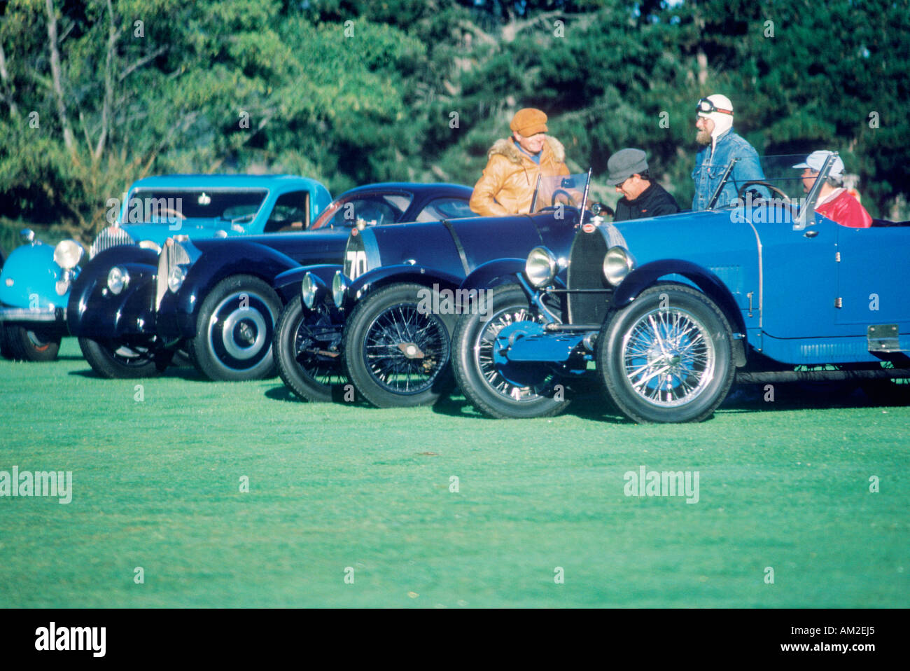 Drei blaue Bugatti Autos beim 35. jährliche Concours D Eleganz-Wettbewerb in Carmel CA Stockfoto