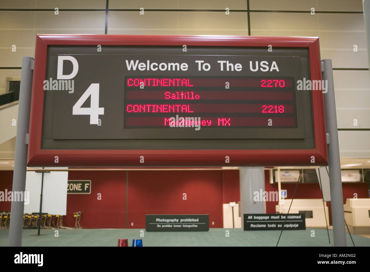 Zoll-Bereich eines internationalen Flughafens USA Stockfoto