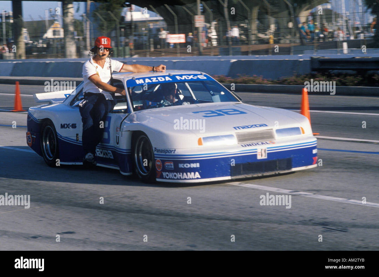 Ein blau-weißes Mazda Trans AM in der Toyota Grand Prix-Rennen in Long Beach CA Stockfoto