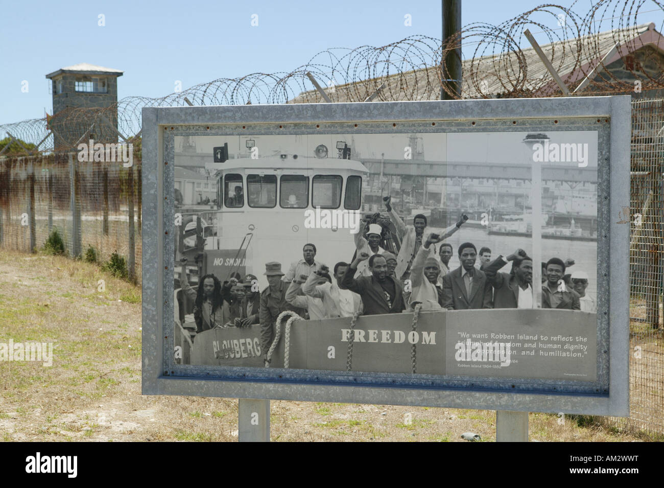 Informationstafeln über die Lebensbedingungen auf das ehemalige Gefängnis Insel Robben Island, Südafrika Stockfoto