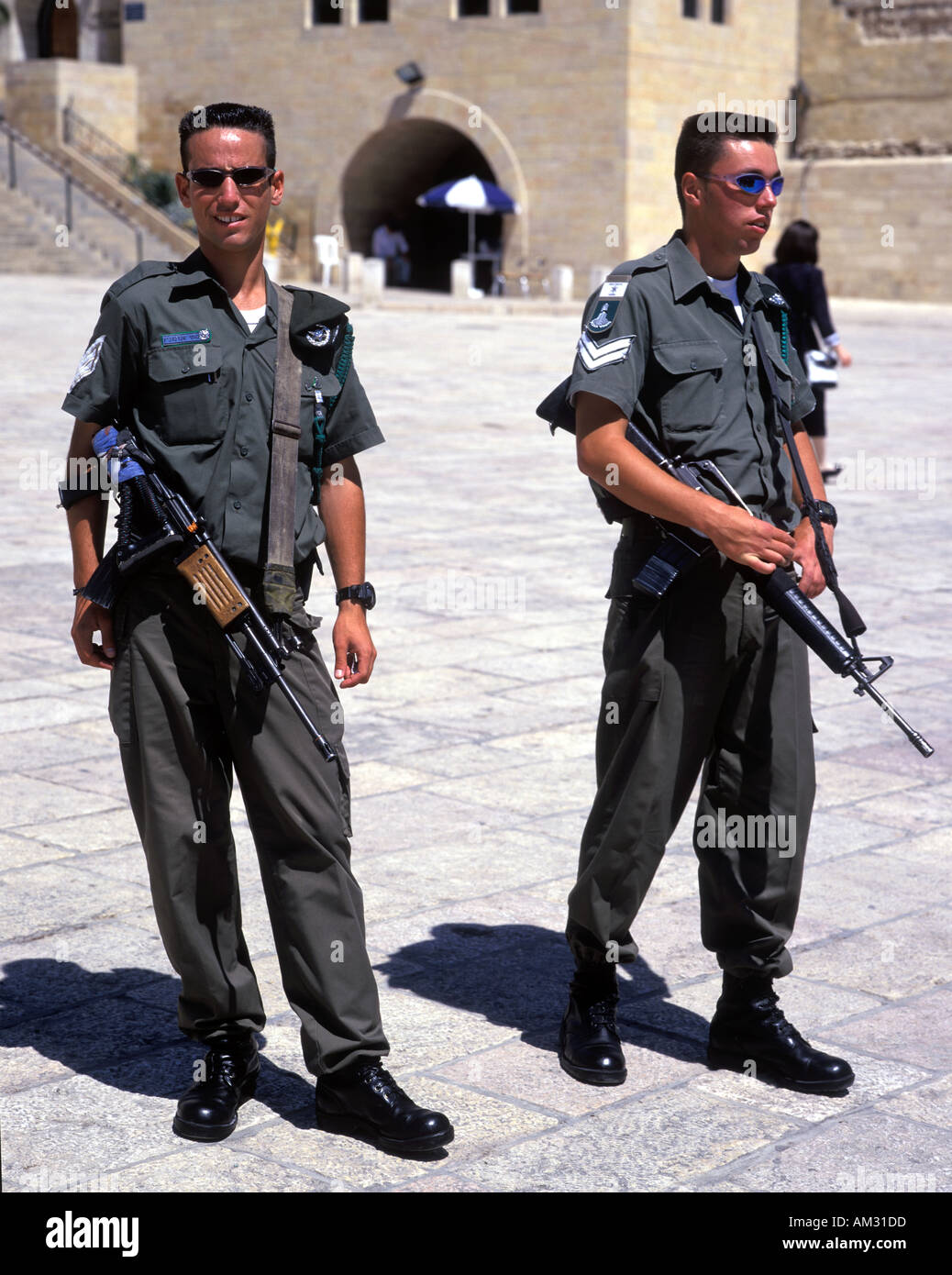Israelische Soldaten auf dem Platz durch den West- oder Klagemauer in Jerusalem in Israel Stockfoto