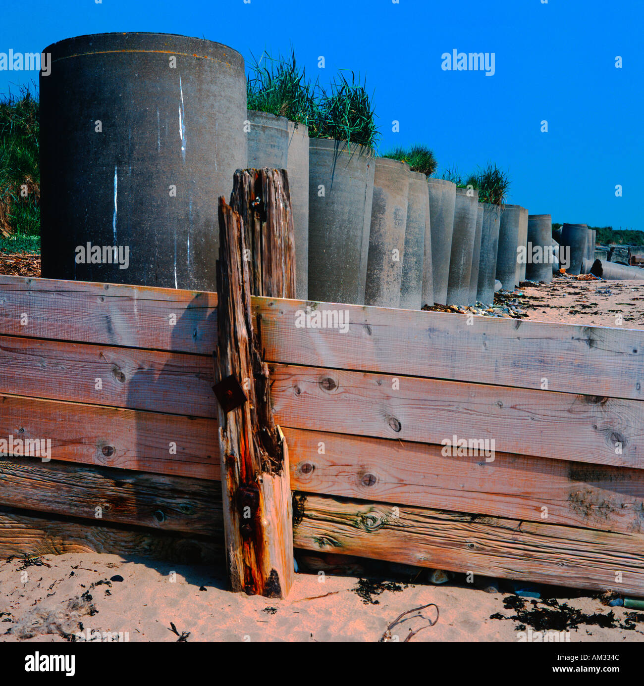 Meer Abwehrkräfte Alnmouth northumberland Stockfoto