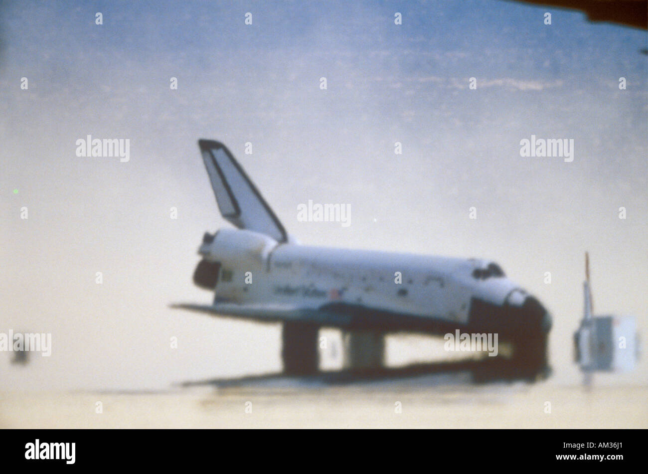 Space Shuttle landet auf dem trockenen See Edwards Luftwaffenstützpunkt Edwards CA Stockfoto