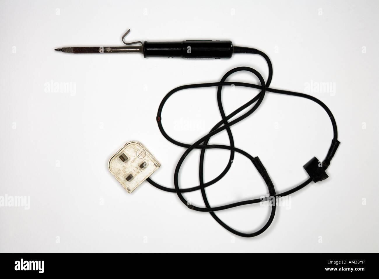 alten Lötkolben mit beschädigten Flex und Stecker Stockfoto