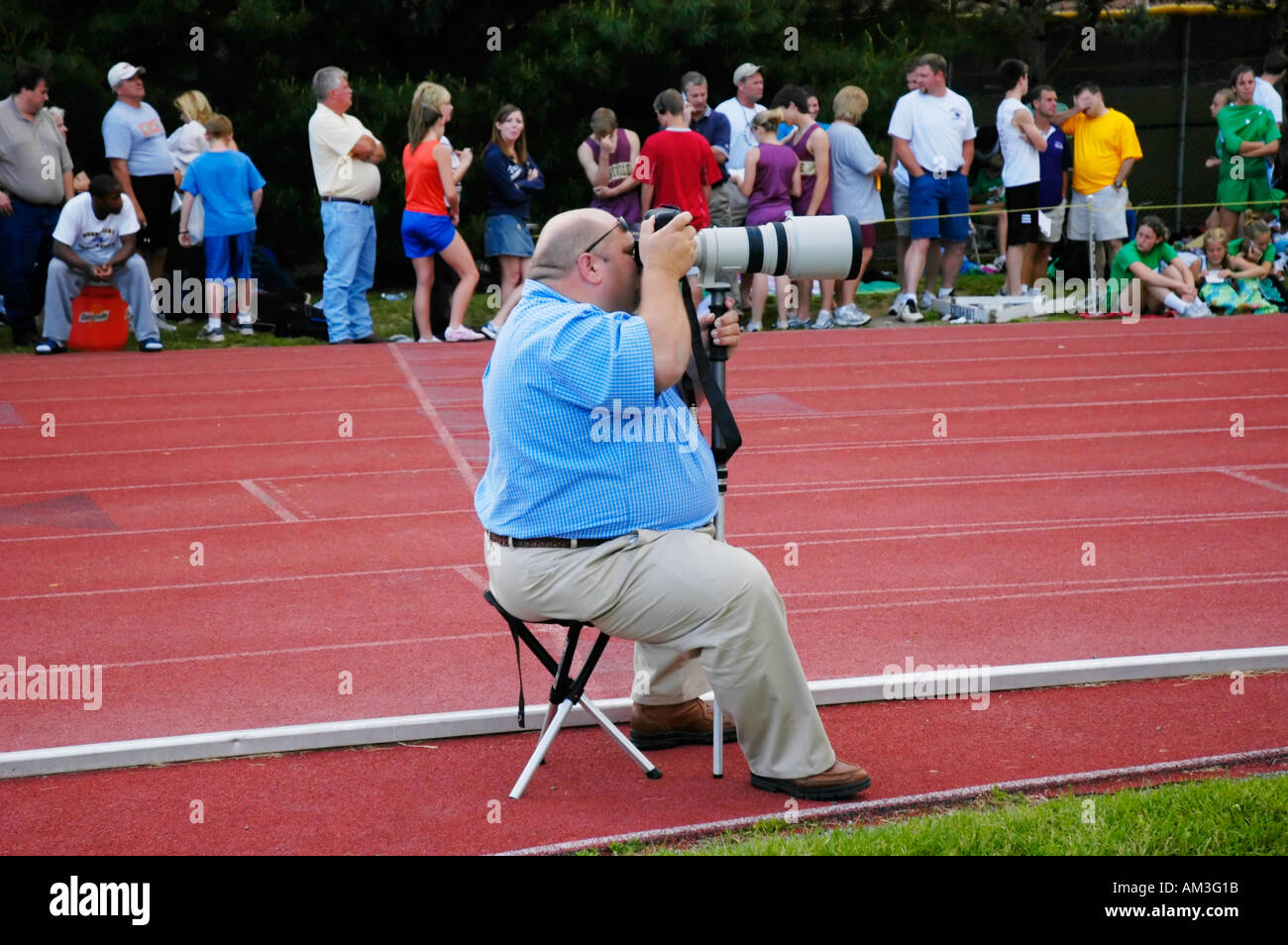 Sport-Fotograf an einer High School Leichtathletik Bezirk treffen Stockfoto