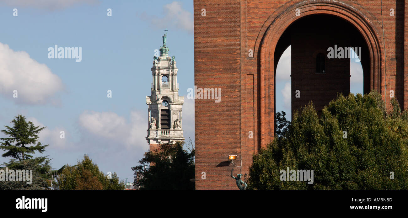 Teil des Jumbo einen großen viktorianischen Wasserturm in Colchester und das Rathaus Stockfoto