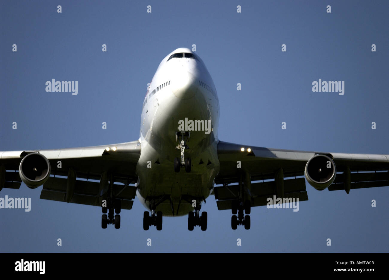 Virgin Atlantic Airways Boeing 747 Jumbo Jet kommt ins Land am Flughafen London Gatwick Stockfoto