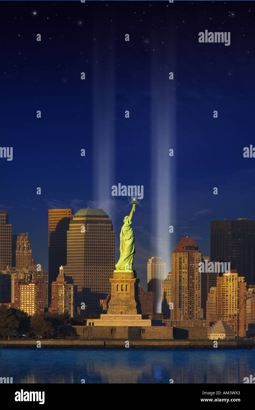 World Trade Center Licht Denkmal hinter der Statue of Liberty Stockfoto