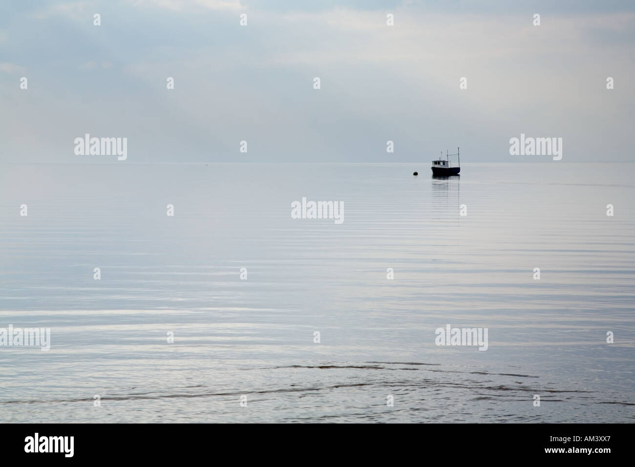 Angelboot/Fischerboot vor Hunstanton Beach, North Norfolk, UK Stockfoto