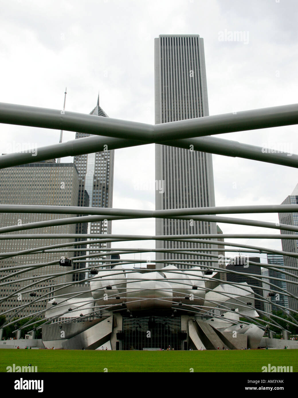 Jay Pritzker Pavilion im Millenium Park Stockfoto