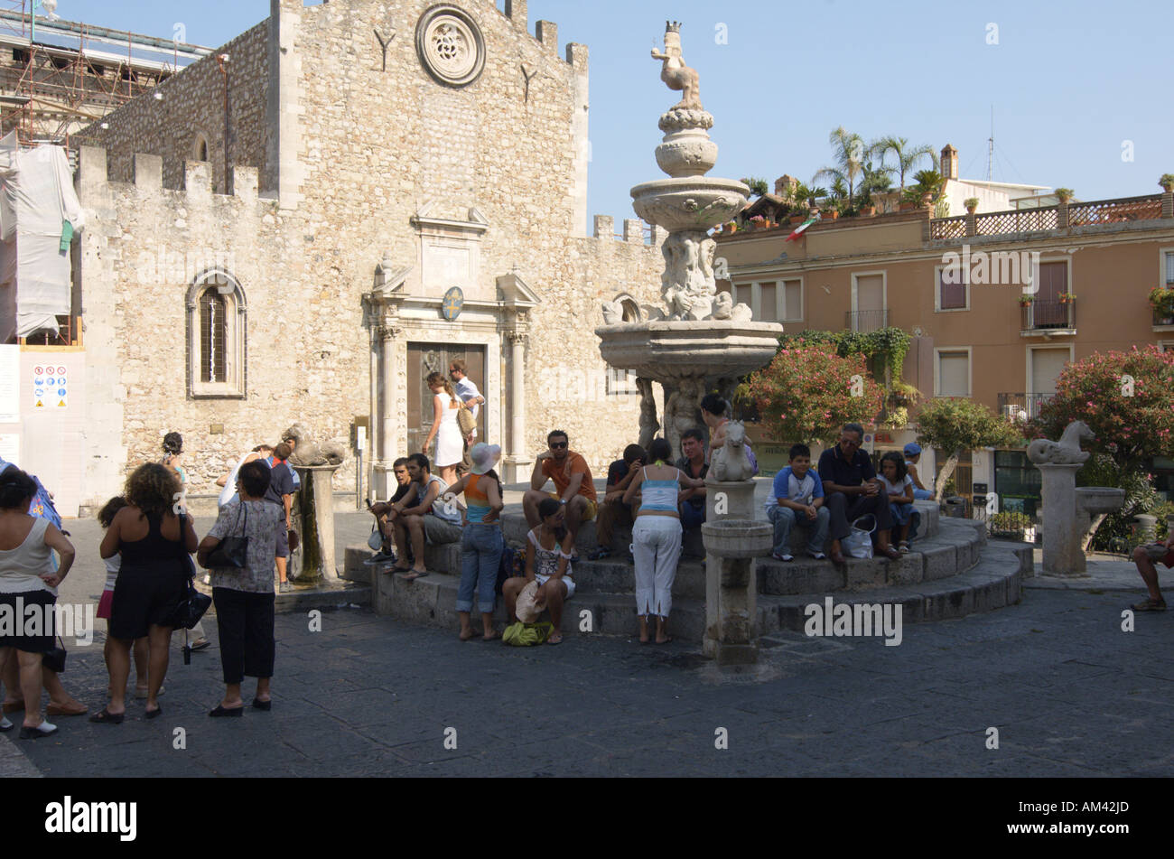 Palazzo Duchi di Santo Stefano vor dem Dom Taormina Sizilien Italien Juli 2006 Stockfoto