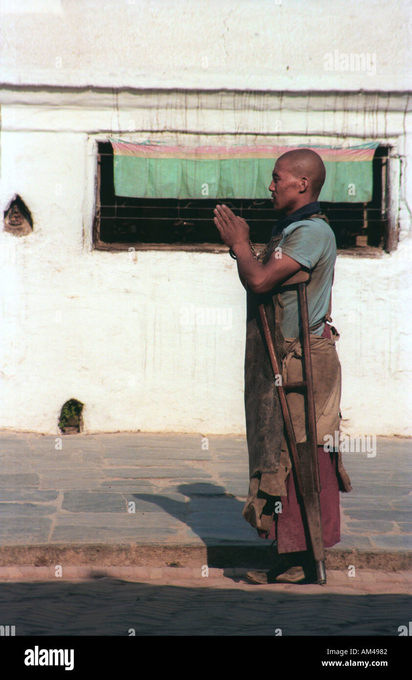 Jungen Mann in den Straßen von Kathmandu Nepal verkrüppelt Stockfoto