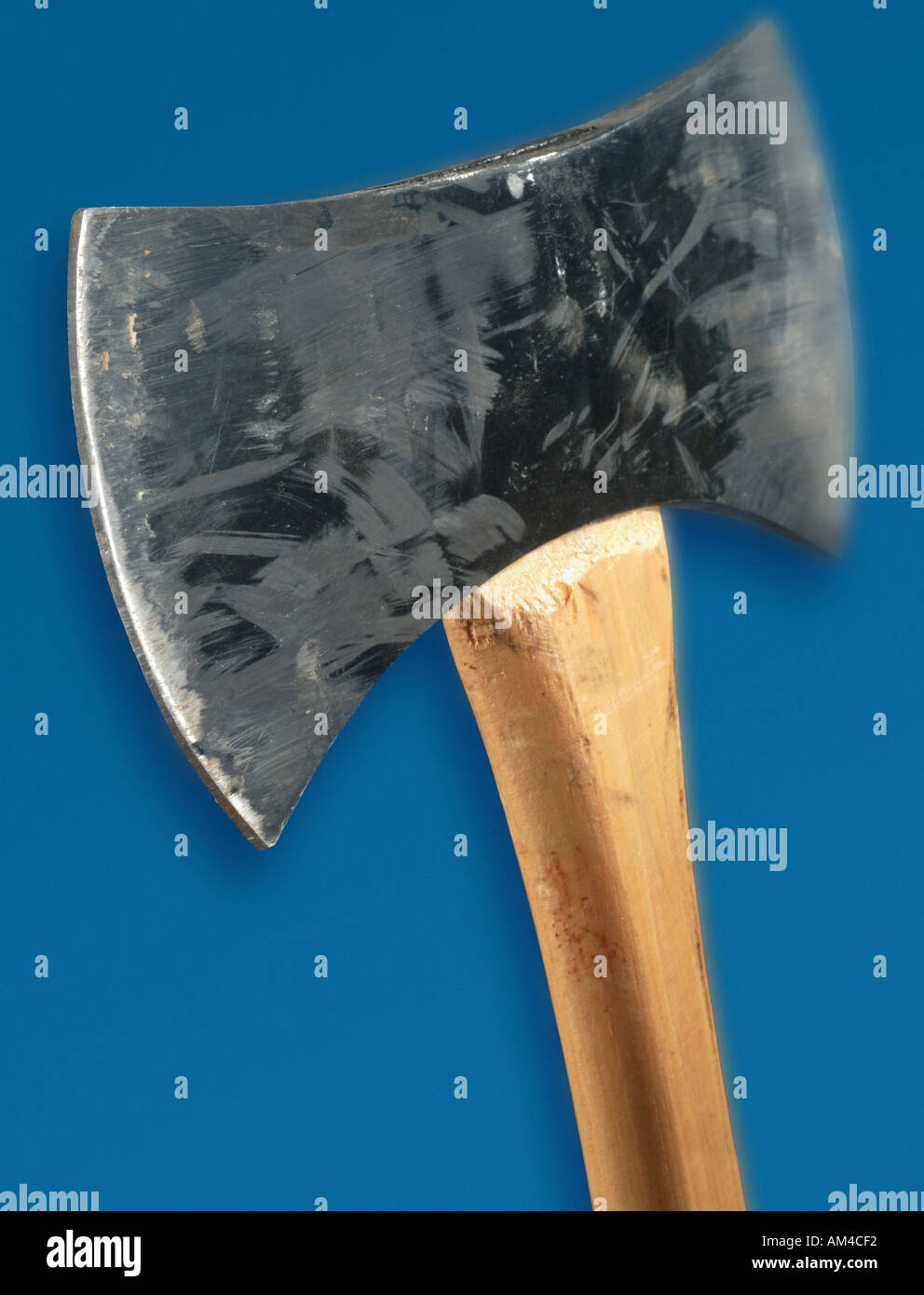 zwei doppelseitige Axt schwingen Stockfoto zwei doppelseitige Axt schwingen Stockfoto