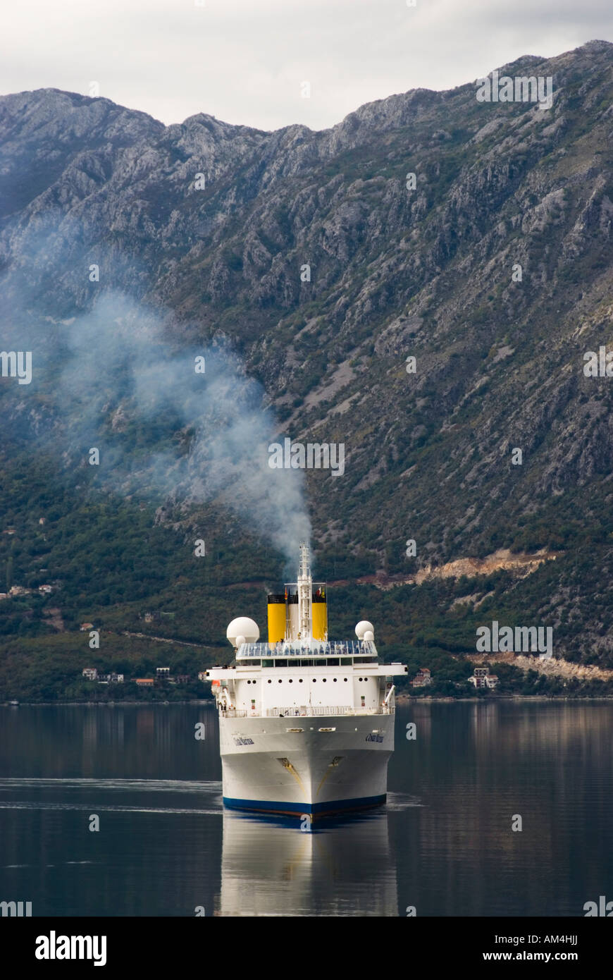 Kreuzfahrt Schiff Ausflüge Bucht von Kotor, in der Nähe der Stadt von Perast, Montenegro Stockfoto