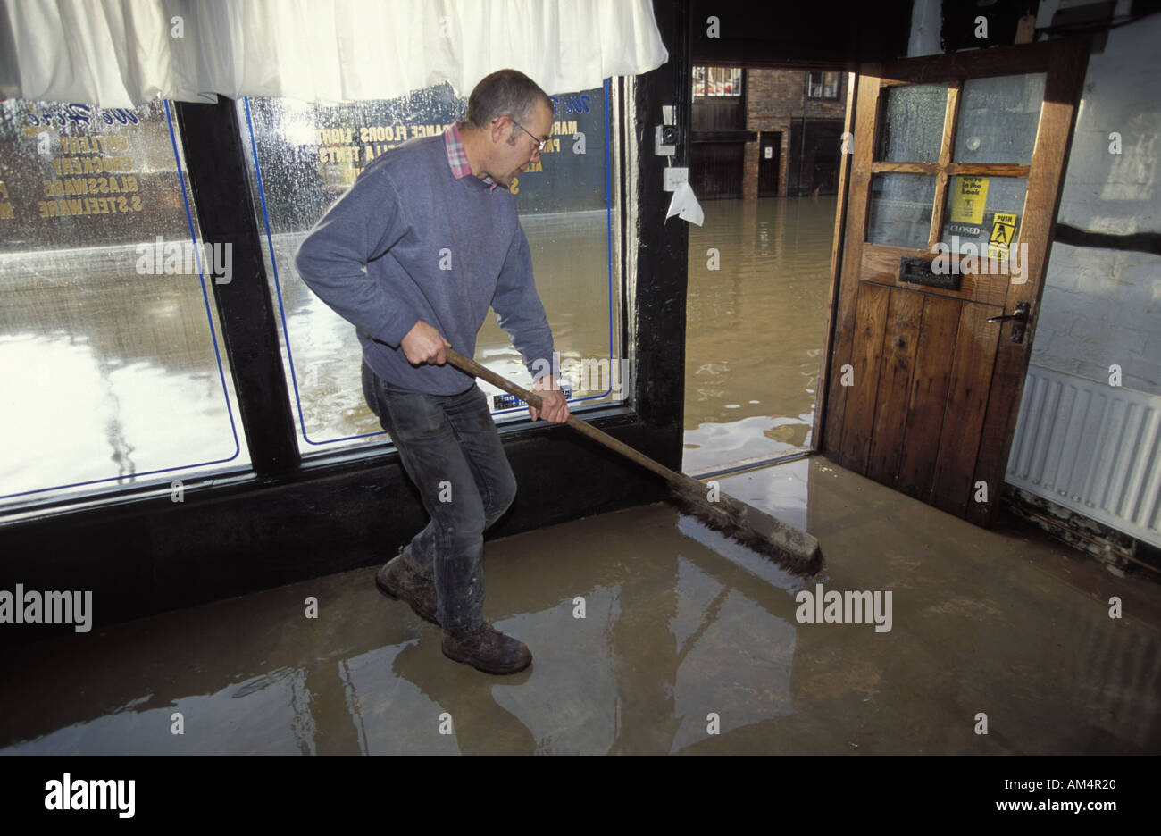 Reinigung Shop Shrewsbury Shropshire überflutet Stockfoto