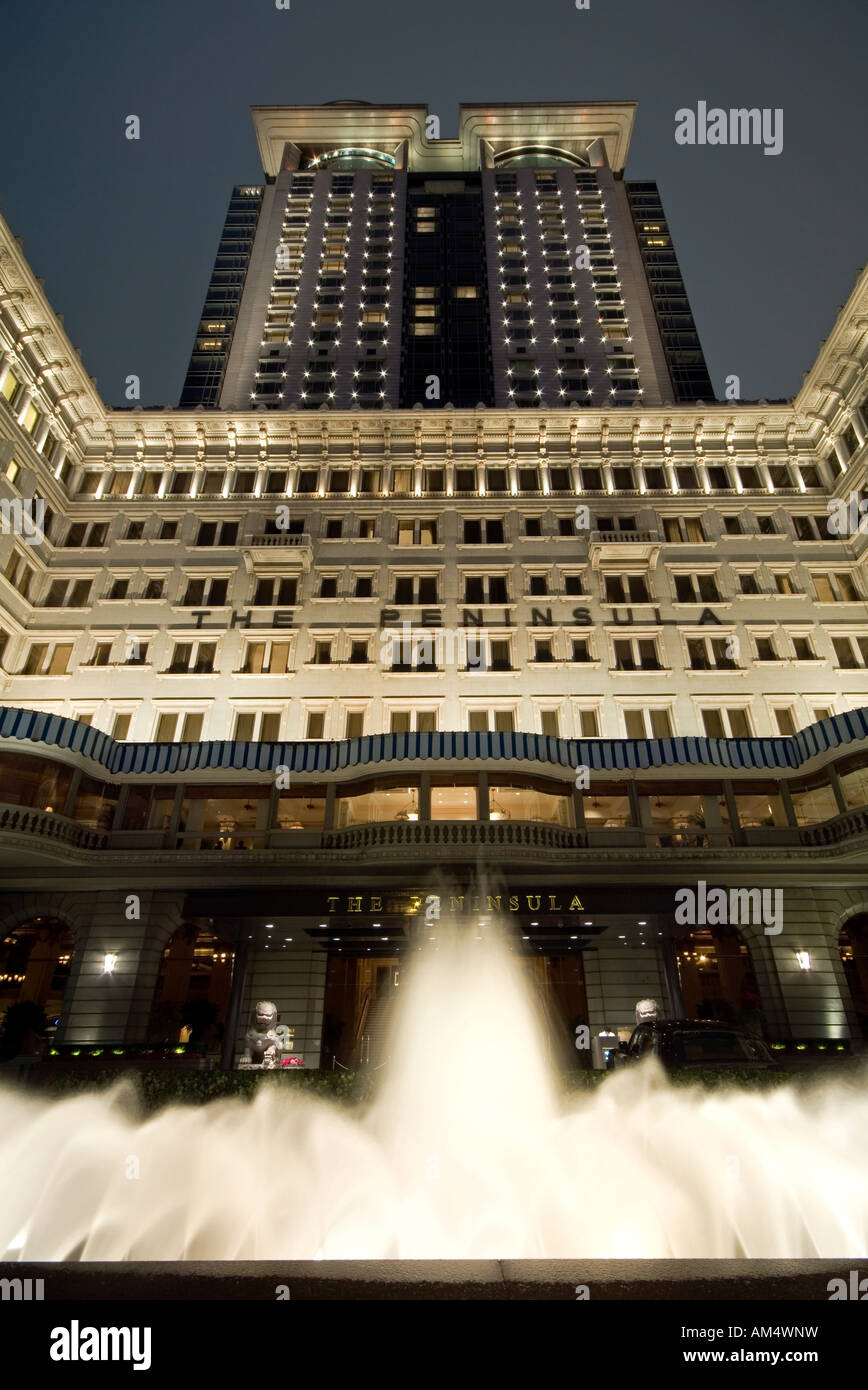 Das berühmte Halbinsel Hotel bei Nacht, Kowloon, Hong Kong, China, Asien Stockfoto