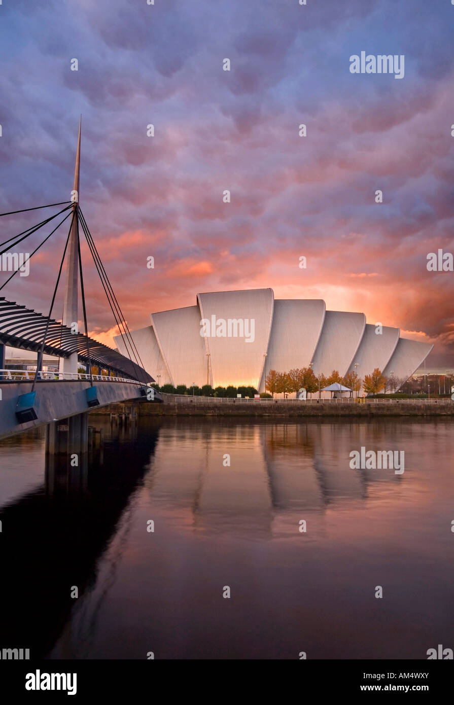 Sonnenuntergang über der Scottish Exhibition und Konferenzzentrum und den River Clyde, Glasgow, Scotland, UK Stockfoto