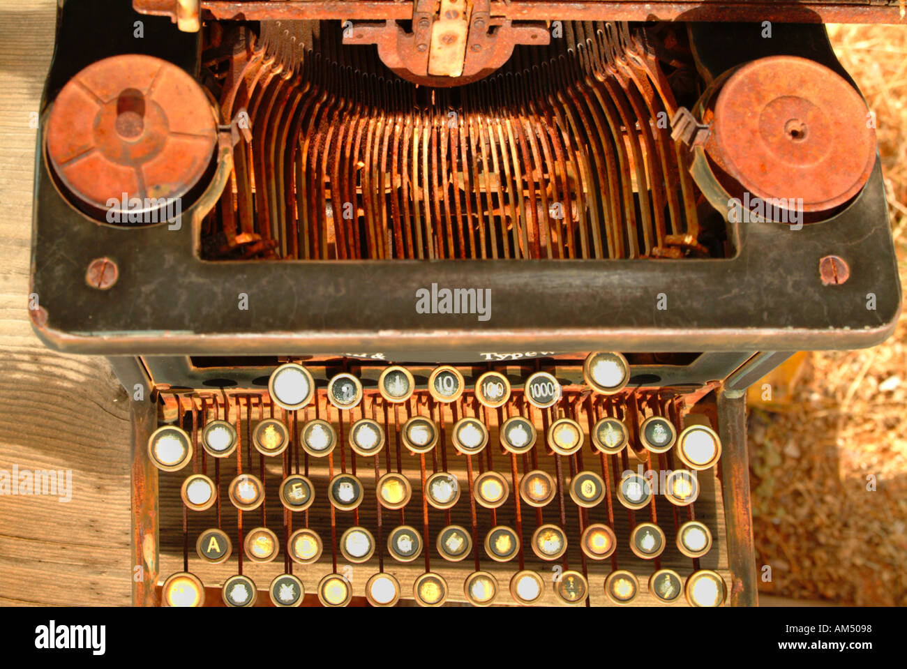 alte antike rostigen manuelle Schreibmaschine Stockfoto