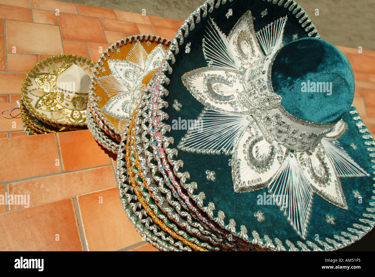 mexikanischen Sombrero Hüte für den Verkauf in einem Outdoor-Shop in Mexiko Stockfoto
