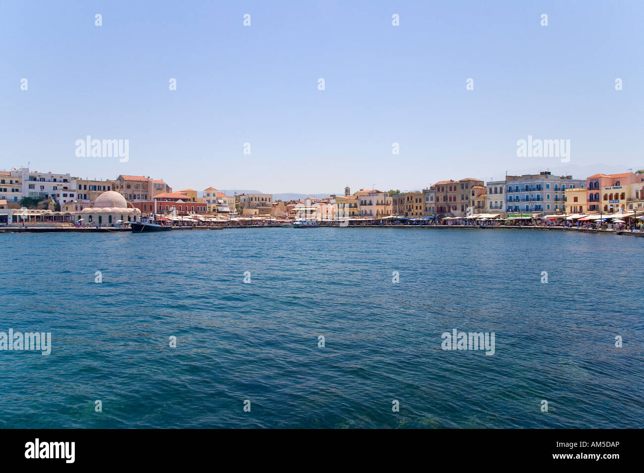 Der venezianische Hafen mit der Moschee der Janitscharen, Chania, Kreta, Griechenland, Europa Stockfoto