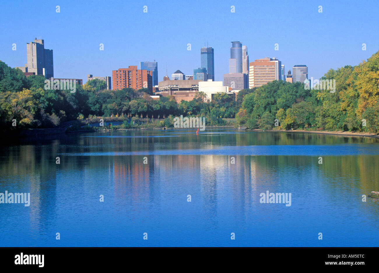 Morgen auf Minneapolis Skyline von Interstate 94 MN Stockfoto