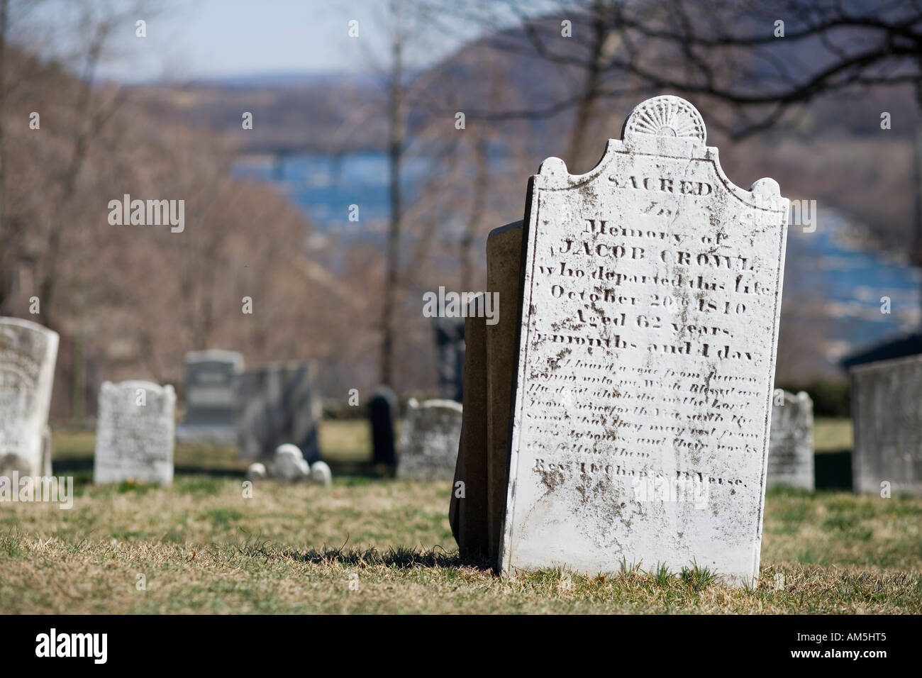Historischer Friedhof in Harpers Ferry, mit Blick auf den Zusammenfluss des Potomac und Shenandoah Rivers. Stockfoto
