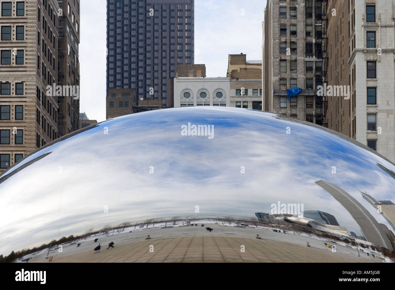 Nahaufnahme der Skulptur Cloud Gate des britischen Künstlers Anish Kapoor in den Millennium Park Chicago Illinois USA. Stockfoto