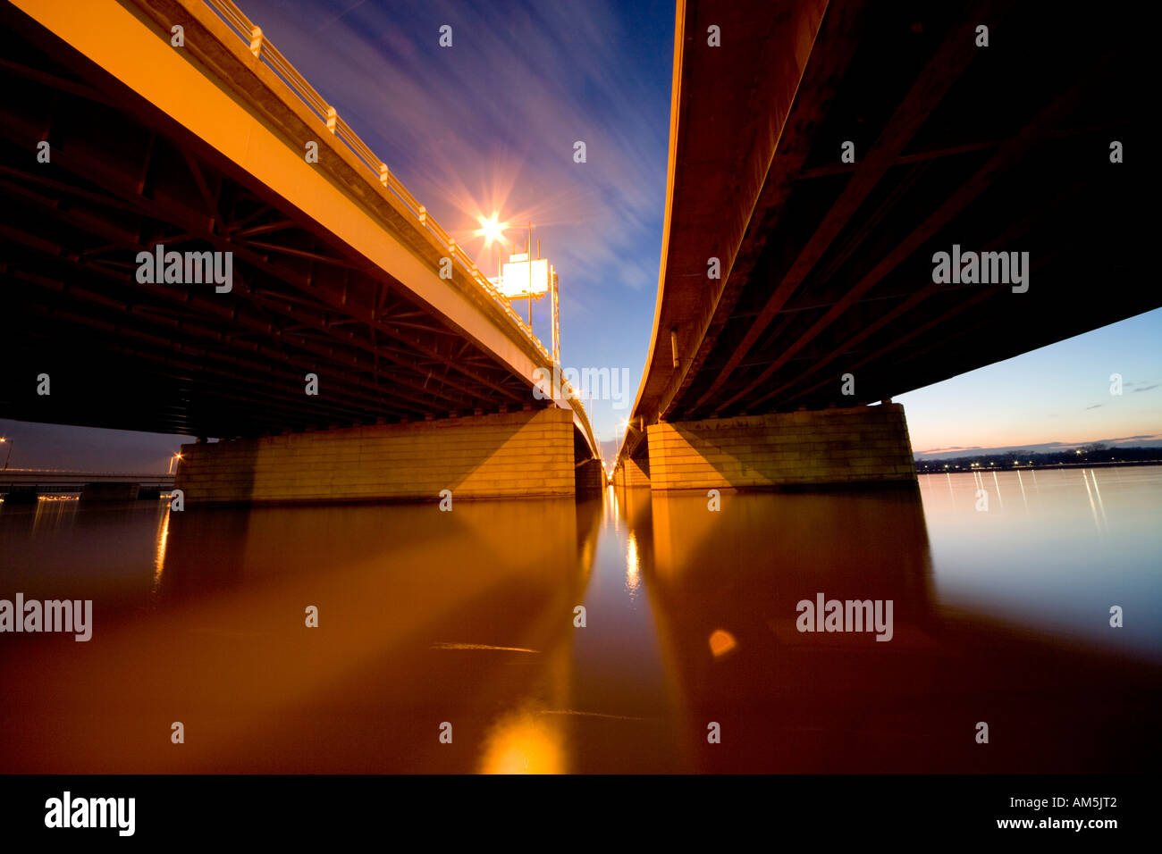 Washington DC George Mason Memorial Bridge über den Potomac in der Nacht Stockfoto