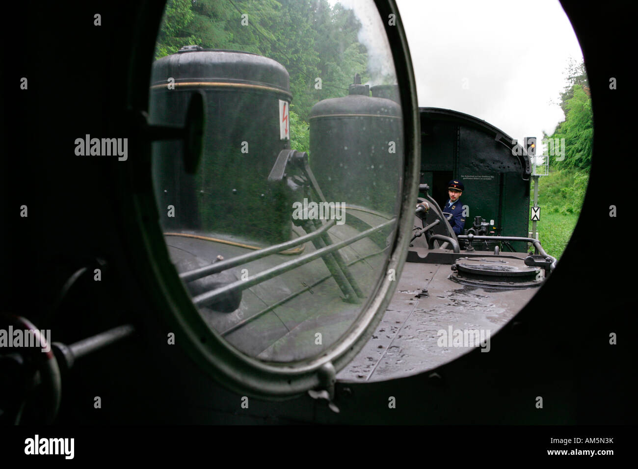 Historischer Dampfzug, Blick auf die Beförderung mit dem Dirigenten Stockfoto