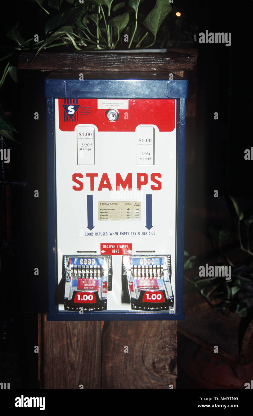 US-Briefmarken-Automaten in Straße, Florida, USA Stockfoto