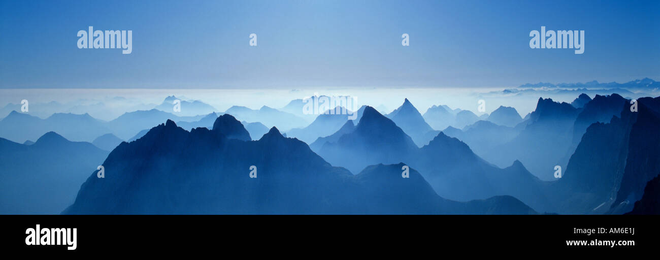 Blick von der Birkkarspitze, Hintergrundbeleuchtung, Karwendel, Tirol, Österreich Stockfoto