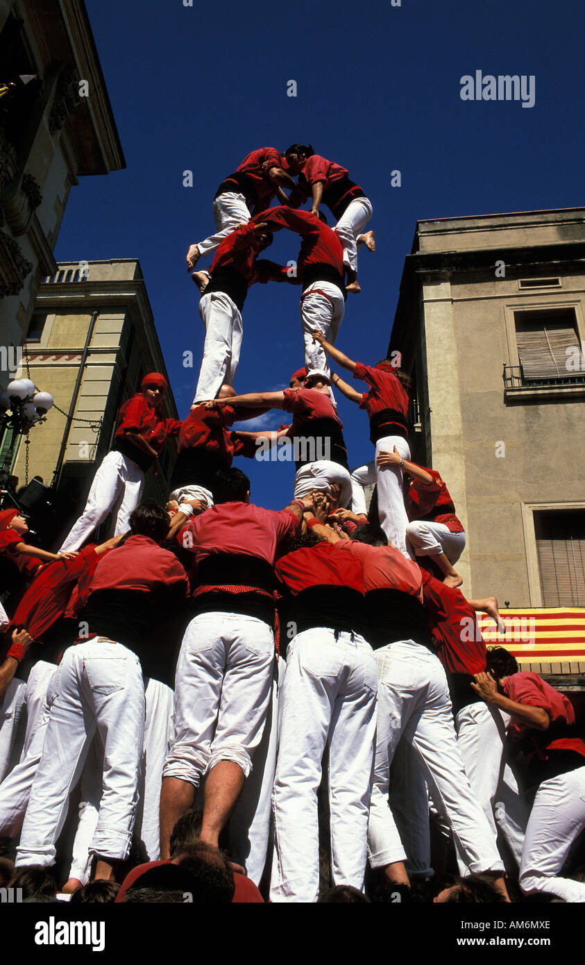 Vilafranca einen menschlichen Turm derzeit auf dem zentralen Platz während des katalanischen Wettbewerbs entsteht Stockfoto