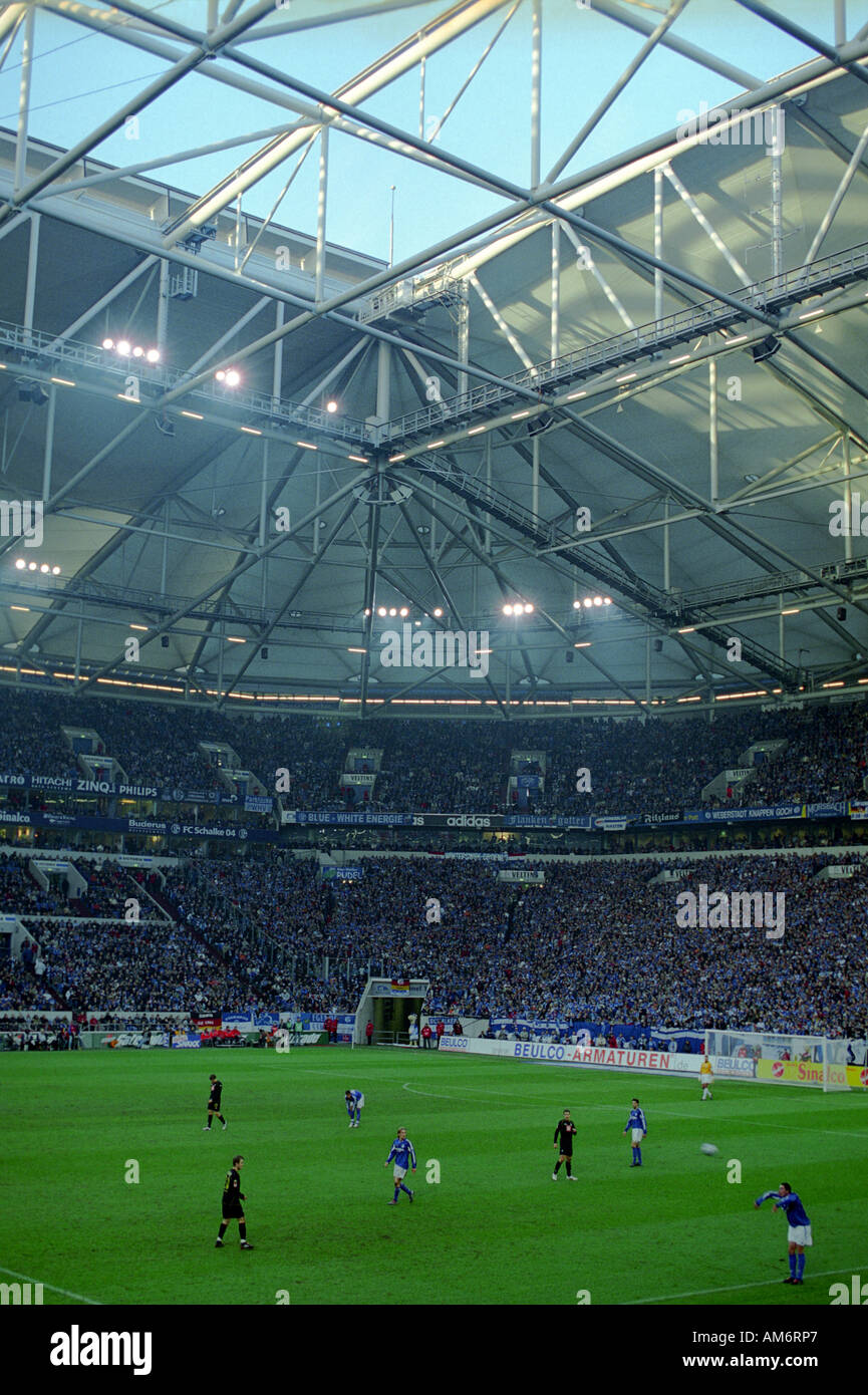 Schalke 04-Fußball-Club ein Bundesliga-Spiel in der Veltins Arena in Gelsenkirchen, Nordrhein-Westfalen, Deutschland. Stockfoto