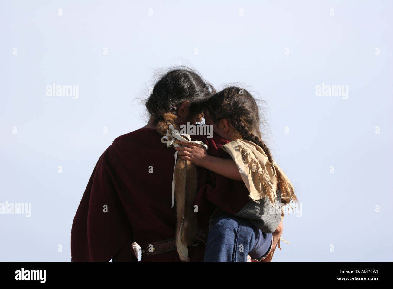 Eine junge Native American Indian-Mutter mit ihrem Kind gemeinsam einen wunderbaren besonderen moment Stockfoto