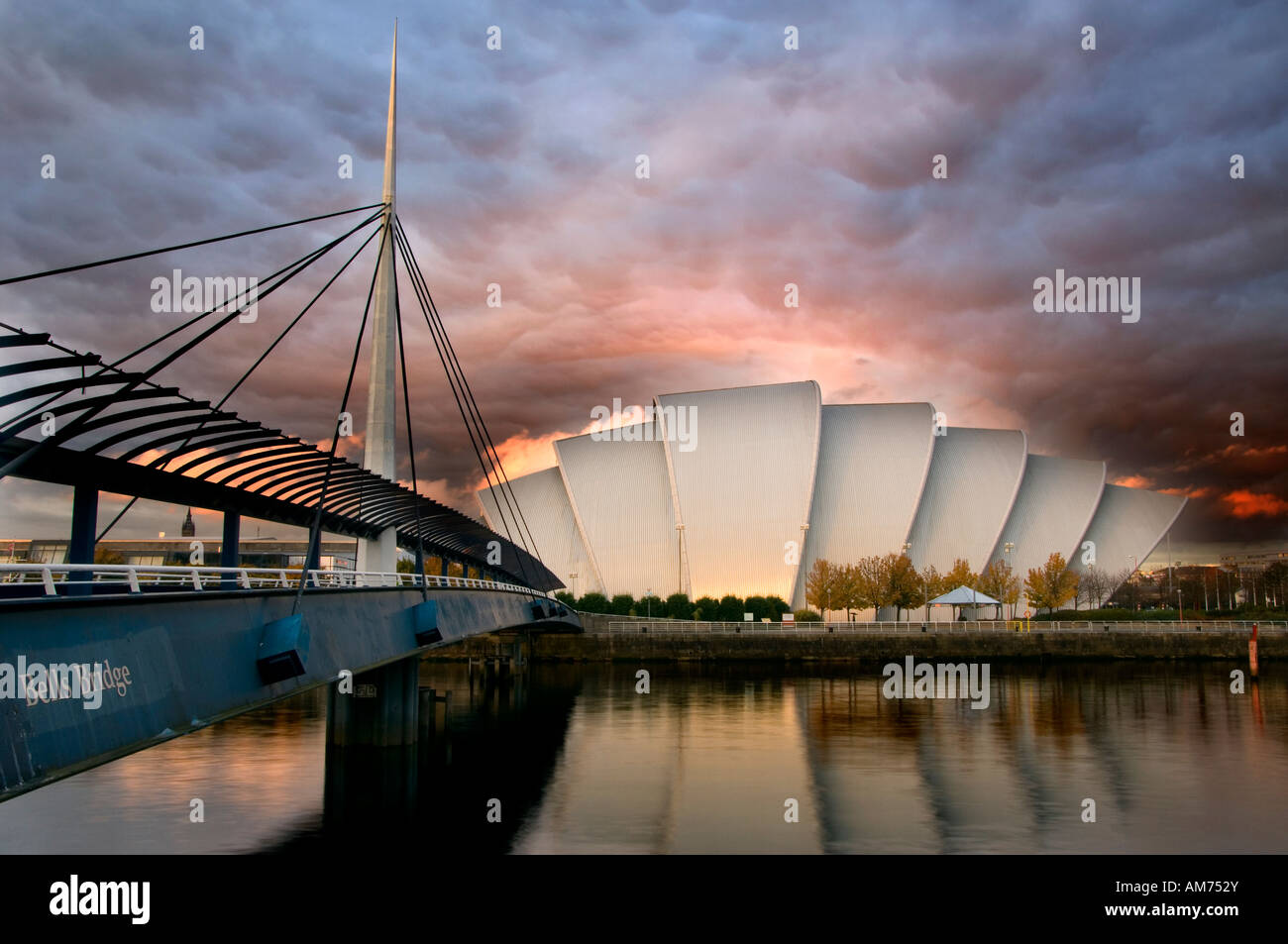Sonnenuntergang über der Scottish Exhibition und Konferenzzentrum und den River Clyde, Glasgow, Scotland, UK Stockfoto