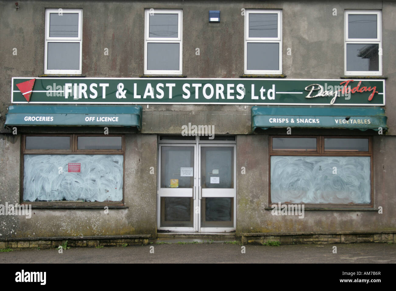 Closed Shop in Sennen Cove, Lands End, Cornwall, Großbritannien Stockfoto