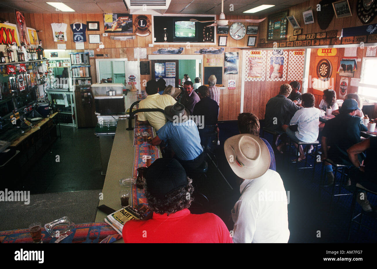 Melbourne Cup Sendung Queens Arms Hotel Springsure Central Highlands Queensland Australien horizontale Stockfoto