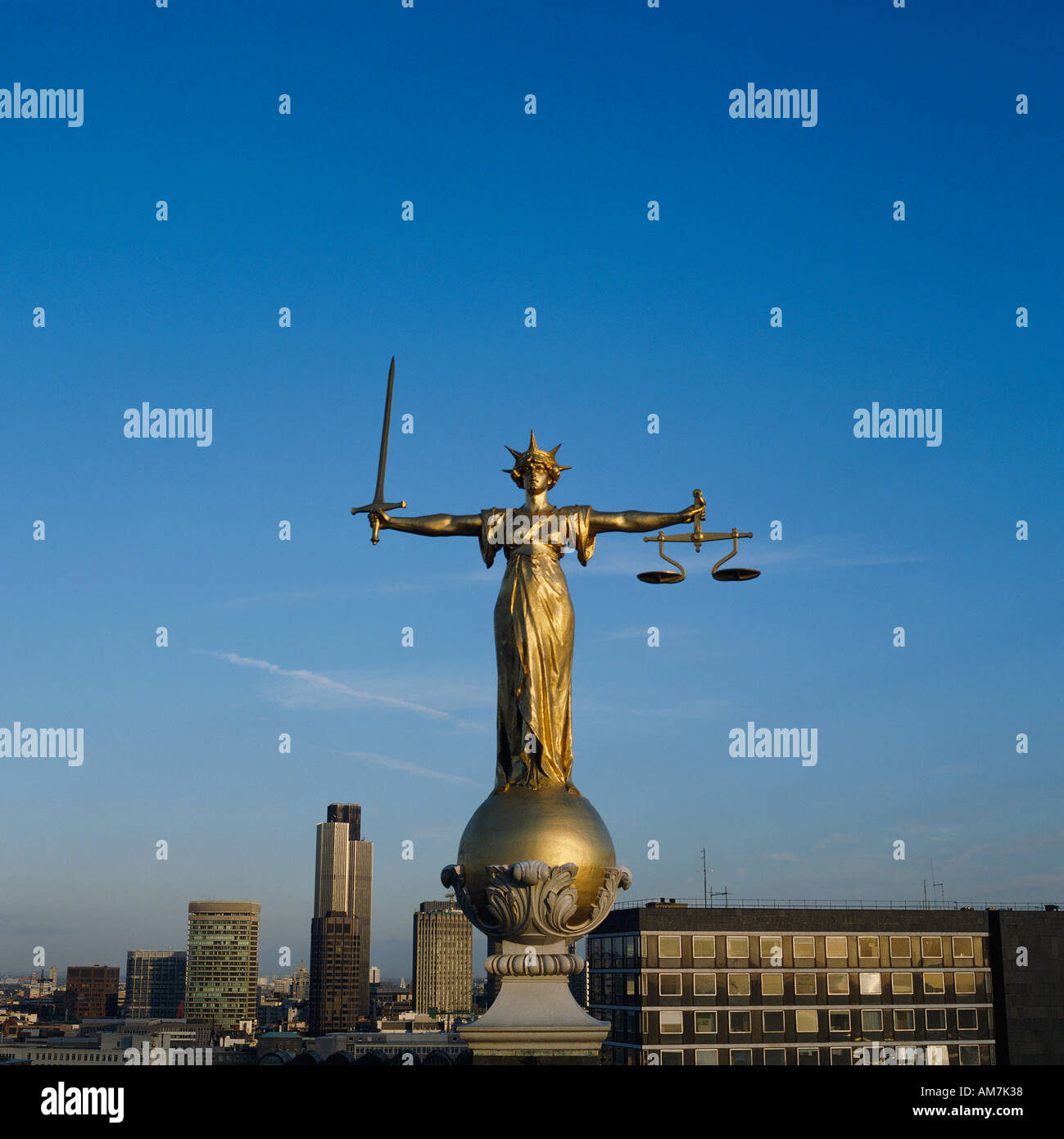 Die Dame über die Old Bailey Court London UK-Luftaufnahme Stockfoto