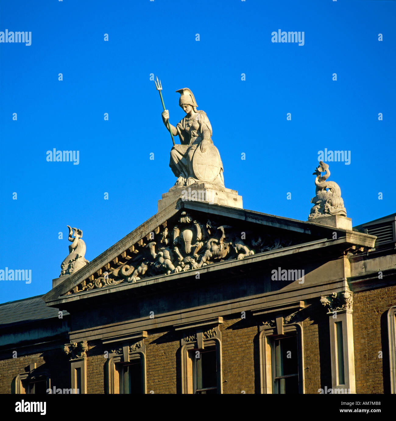 Giebel mit Skulptur Statuen auf Old Billingsgate Markt Stadt von London EC3 England Stockfoto