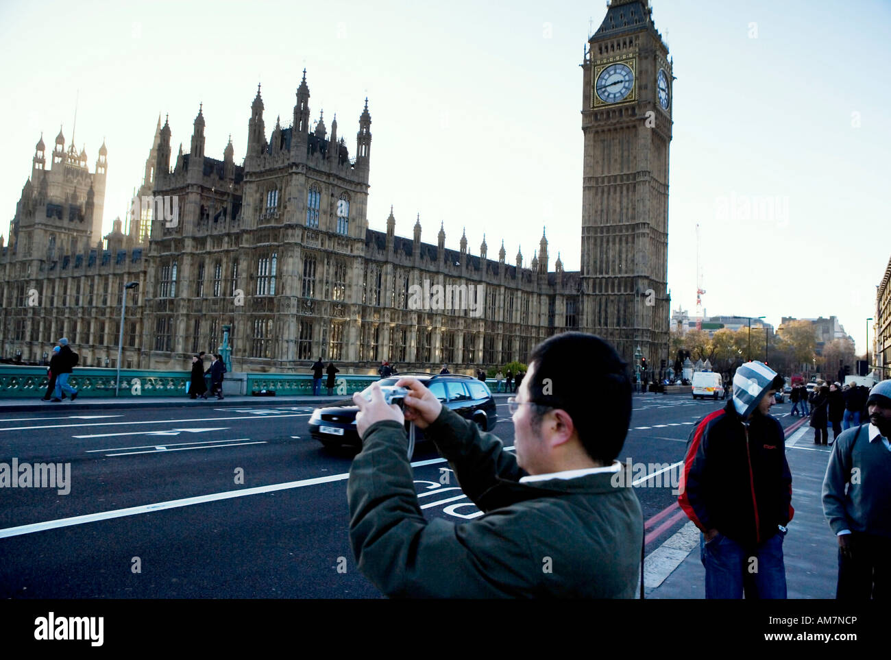 Japanische Touristen fotografieren der Houses of Parlament Westminster London England Stockfoto