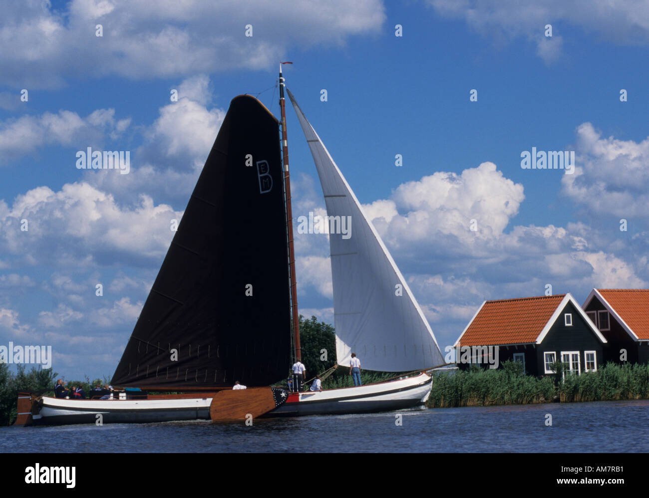 Niederlande Friesland Fryslan Skûtsjesilen Race Wettbewerb 100 Jahre Segeln Lastkahn Stockfoto